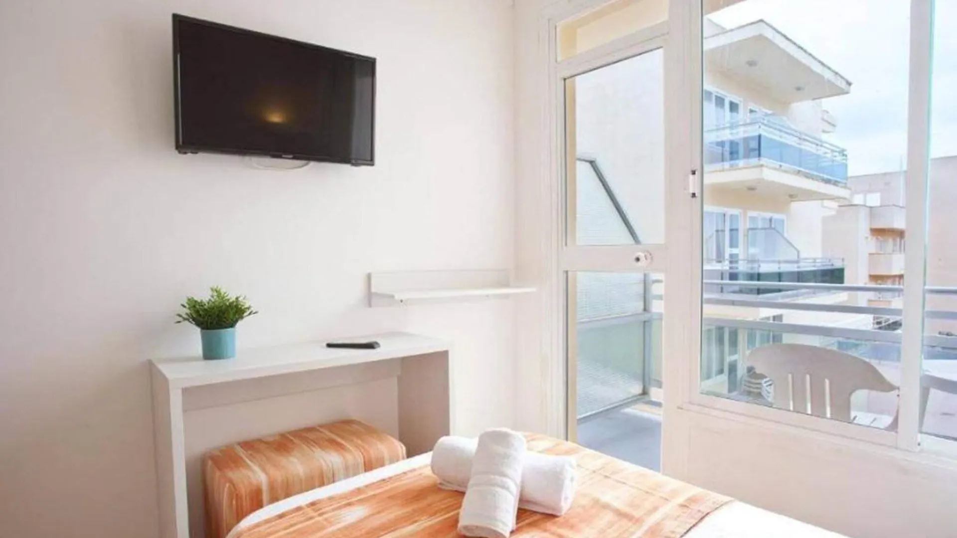Bj Playamar Hotel & Apartamentos S'Illot  2*, S'Illot (Mallorca) Spain