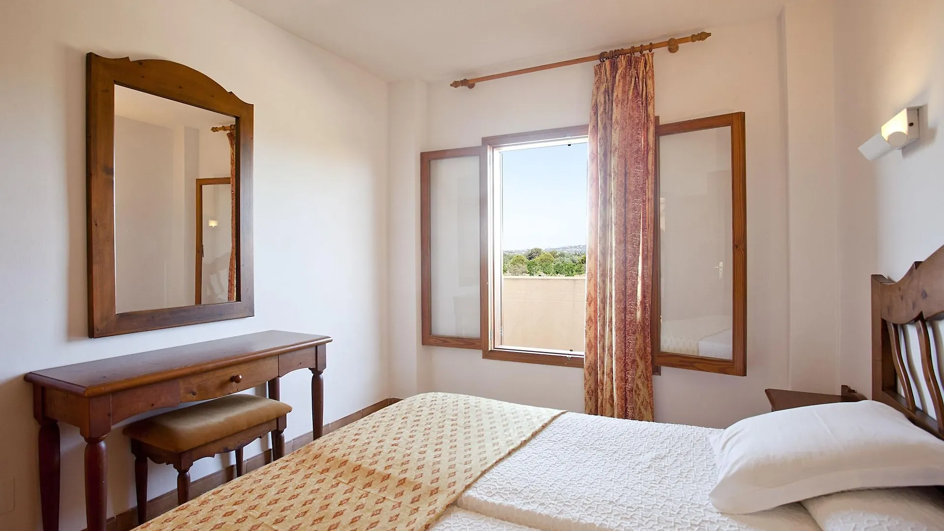 Bj Playamar Hotel & Apartamentos S'Illot  Aparthotel S'Illot (Mallorca)