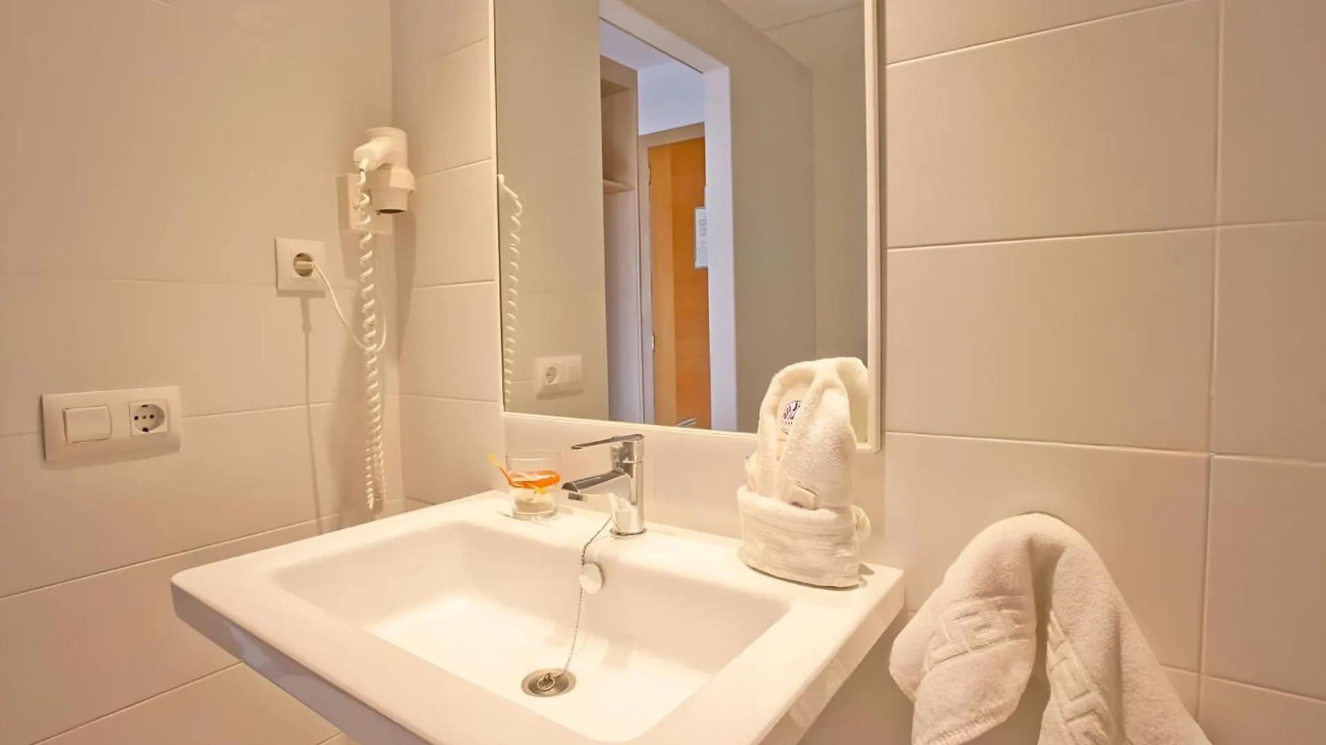 Bj Playamar Hotel & Apartamentos S'Illot  2*, S'Illot (Mallorca) Spanien