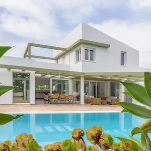 https://villa-santandria-grupo-seranova-luxury-hotel.balearic-islands.net