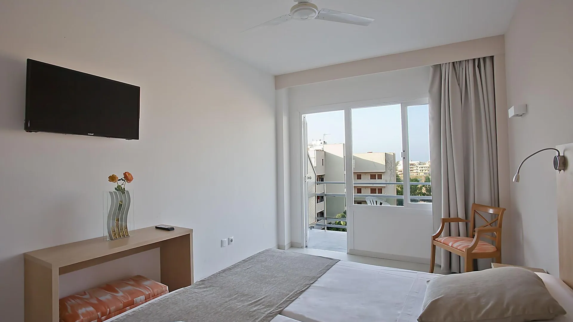 Aparthotel Bj Playamar Hotel & Apartamentos S'Illot